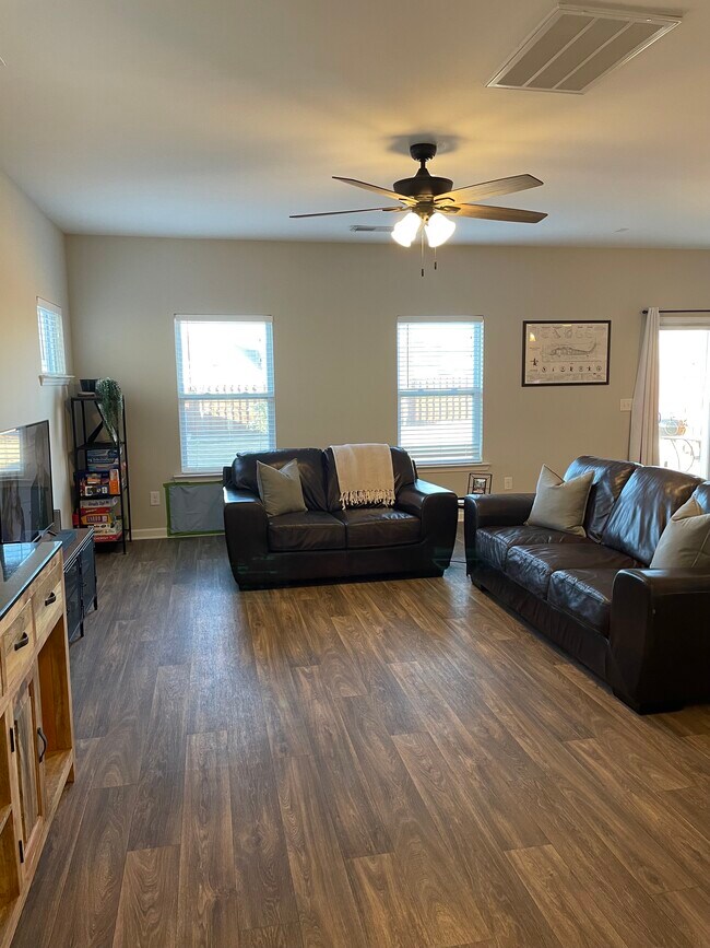 Foto del edificio - 108 Jersey Ln