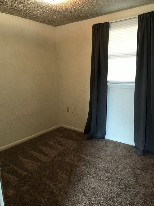 Building Photo - 2007 Lake Elmo Dr