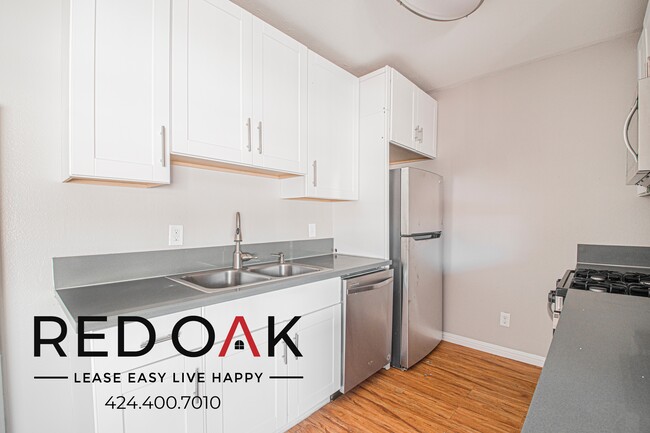 Foto del edificio - 6819 Laurel Canyon Blvd