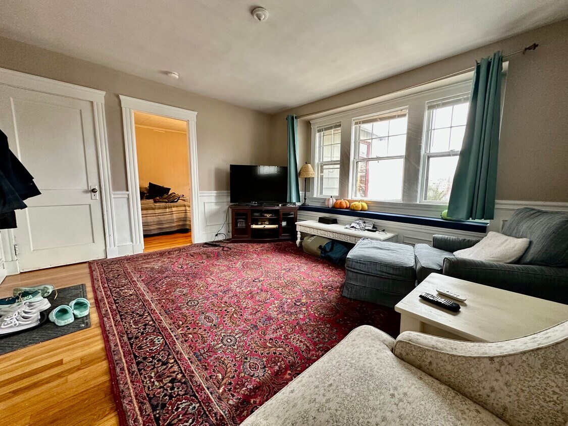 Primary Photo - 102 Bennett St
