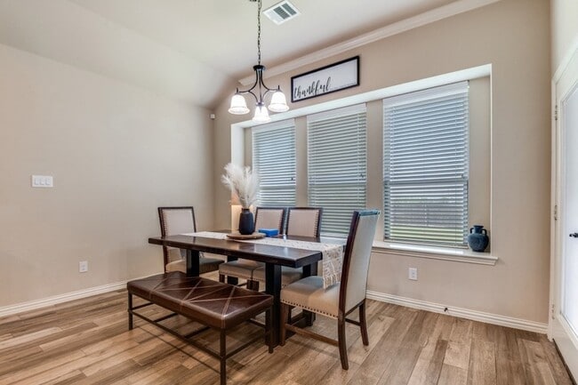 Building Photo - 485 Collin St