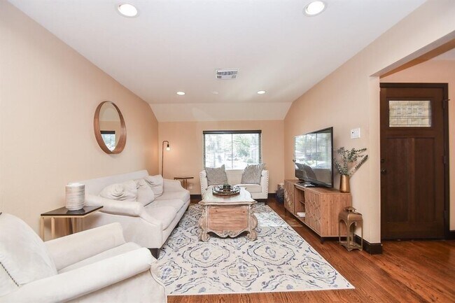 Foto del edificio - 5418 Poinciana Dr