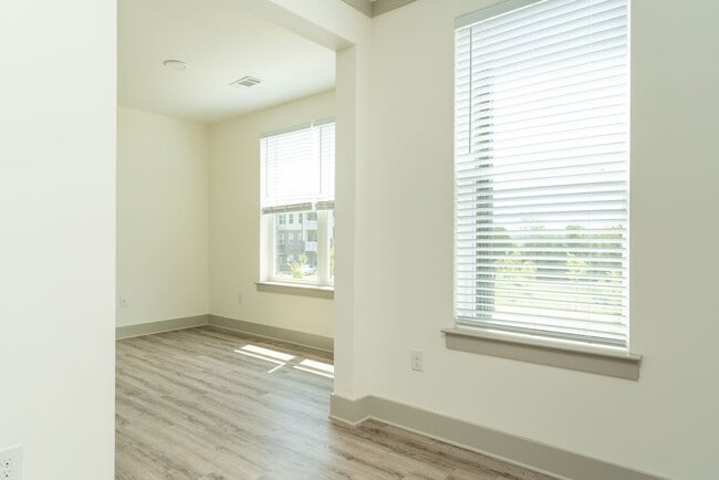 Interior Photo - Overlook at Farragut