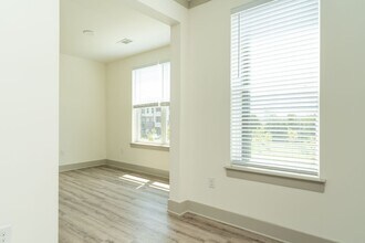 Interior Photo - Overlook at Farragut