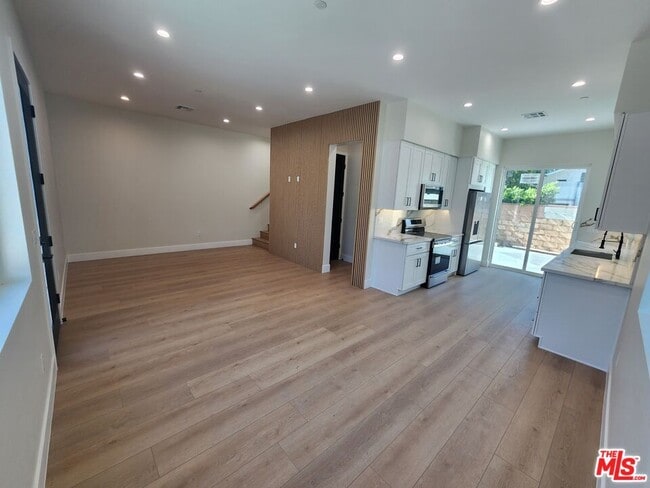 Foto del edificio - 13540 Hamlin St