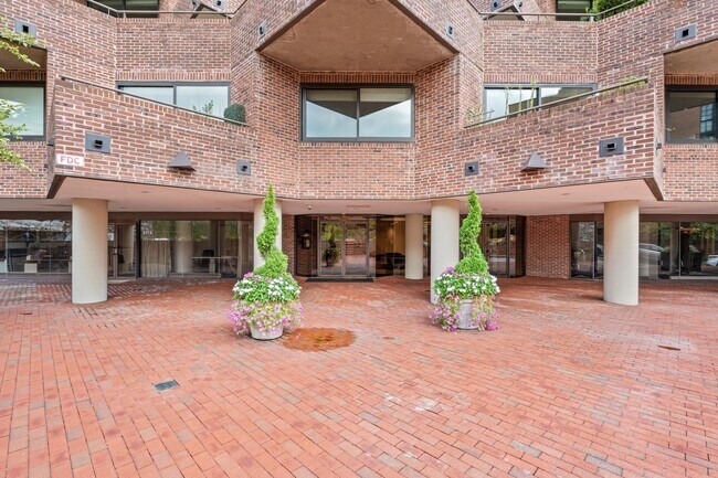 Foto del edificio - 1015 33rd St NW