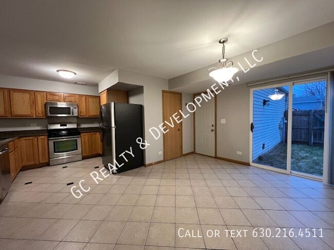 Foto del edificio - *** 3 BDRM - 1.5 BTH / NEW CARPET / FRESH ...