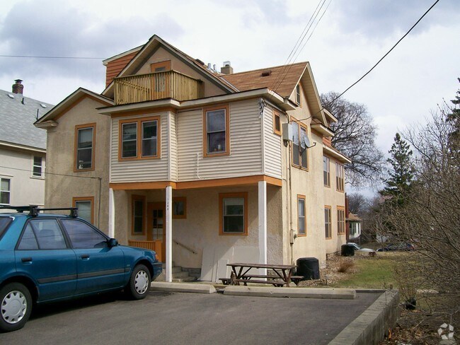 Building Photo - 3048 12th Ave S