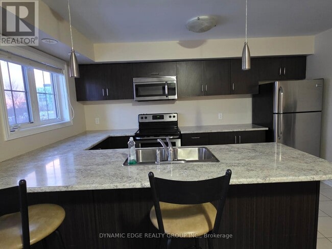 Building Photo - 2441 Greenwich Dr