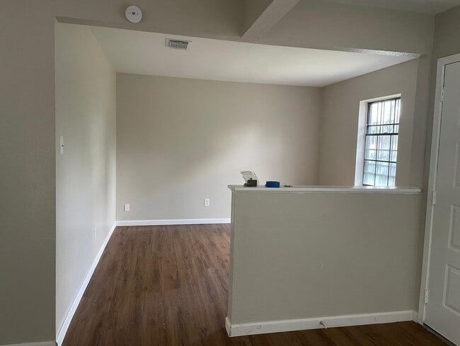 Building Photo - 7111 Pinehook Ln