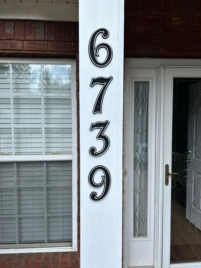 Building Photo - Cozy 3 Bed 2 Bath Home! Available August!