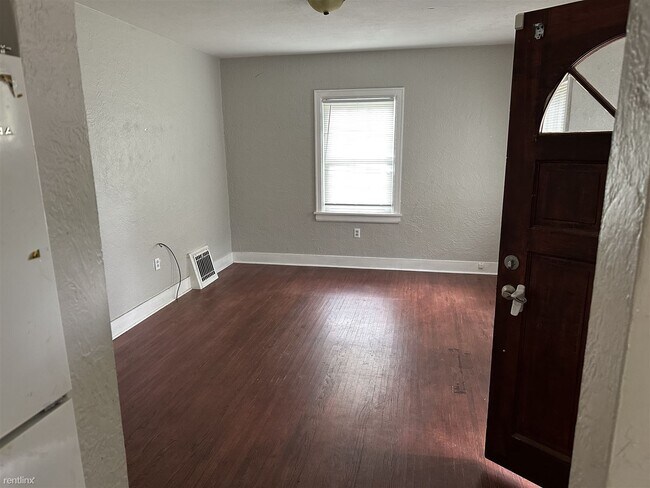 Foto del edificio - 2 br, 1 bath House - 2015 West Wilson Avenue