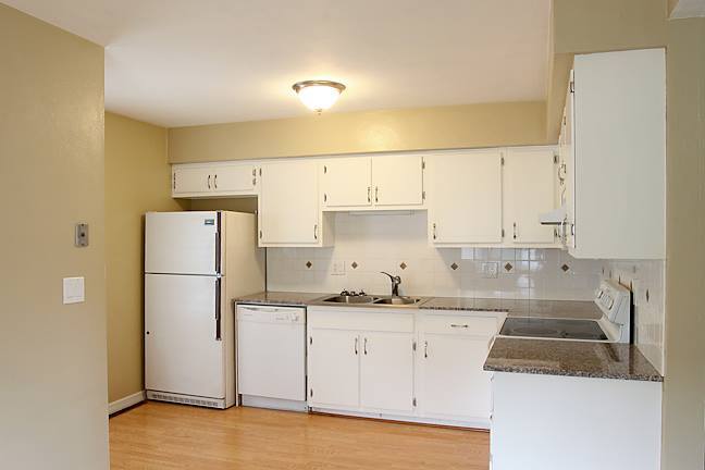 Kitchen - 2110 Madison Ave