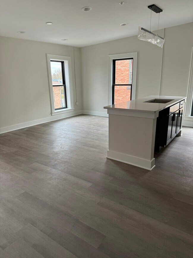 Foto del edificio - 106 E Erie St