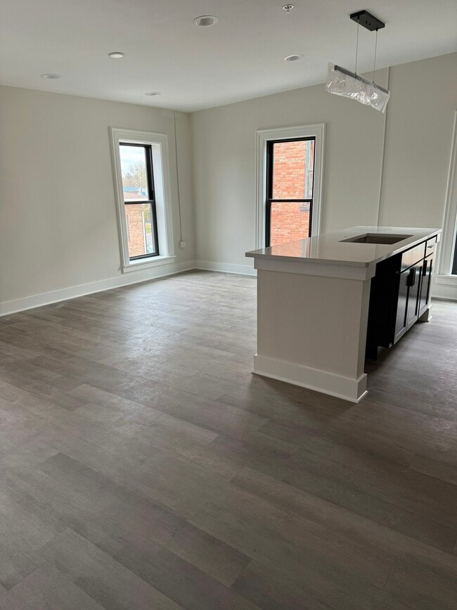 Building Photo - 106 E Erie St