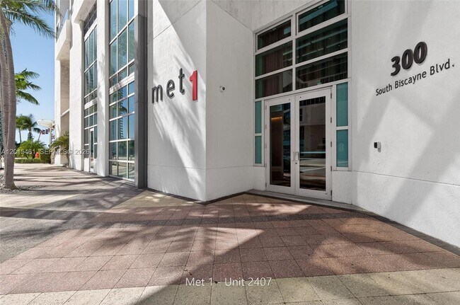 Foto del edificio - 300 S Biscayne Blvd
