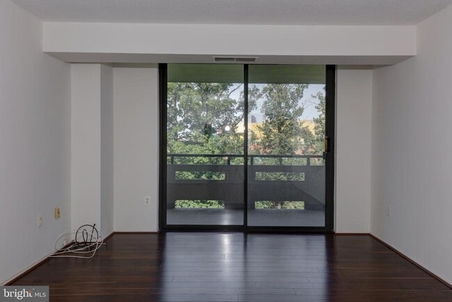 Foto del edificio - 1808 Old Meadow Rd