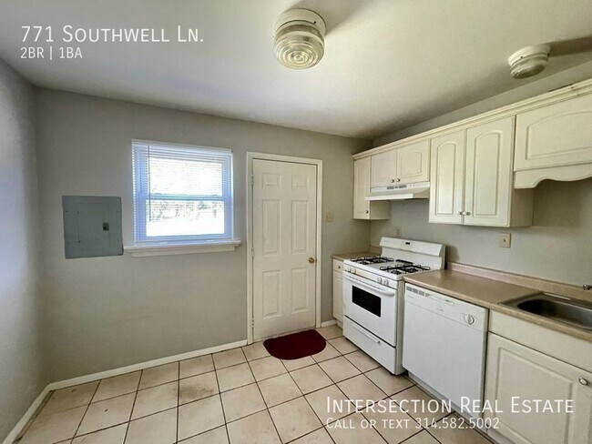 Building Photo - Florissant Duplex Apartment Close to Every...