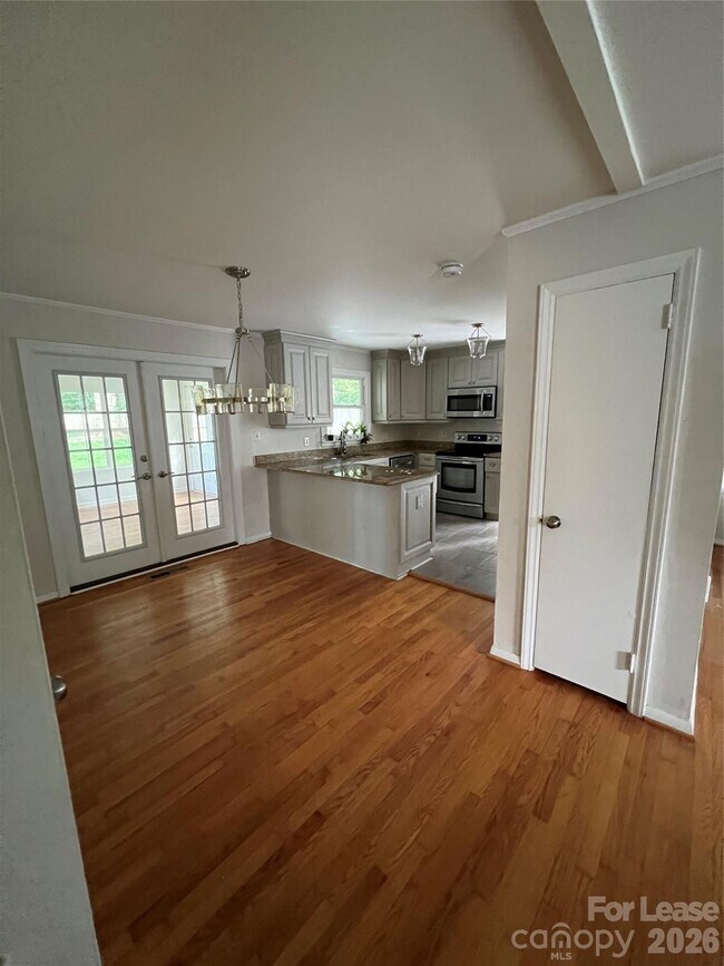 Foto del edificio - 4925 Vincent Ln