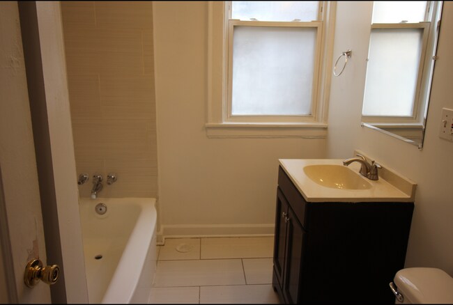 Baño - 4808 N Kentucky Ave