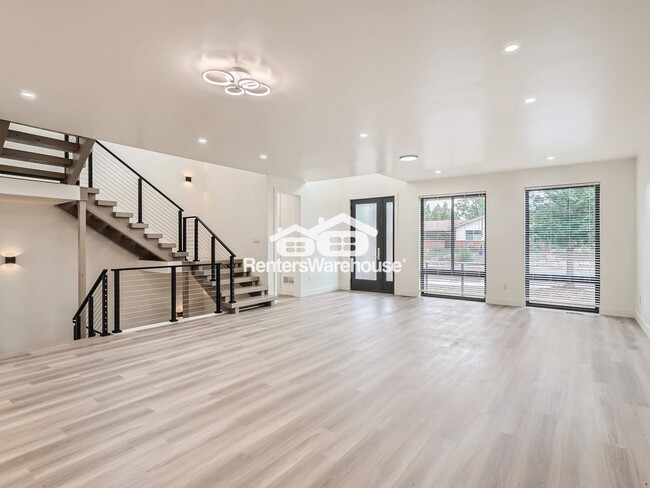 Building Photo - 3595 Darley Ave