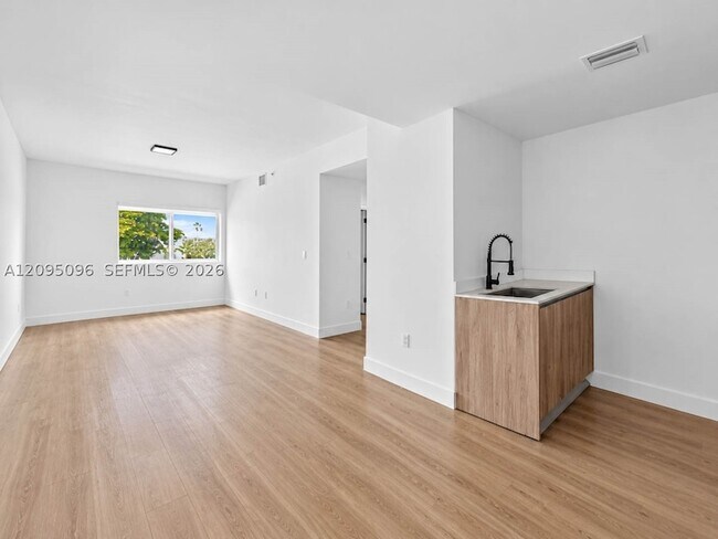 Foto del edificio - 3728 NW 19th Ave