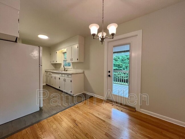 Building Photo - 396 Riverview Dr