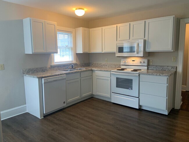 Foto del edificio - 3 BR house available near Target on Lawndale!