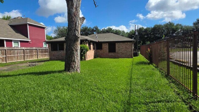 Building Photo - 4532 Briscoe St