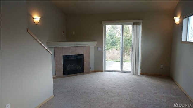 Building Photo - Beautiful South Hill 2 PLUS bedroom, 2 1/2...