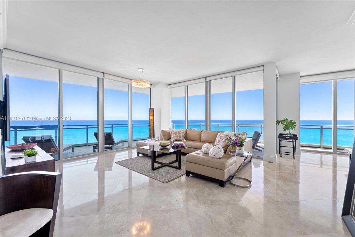 Foto principal - 10295 Collins Ave