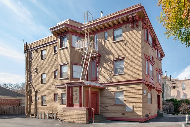 Building Photo - 537 33rd St