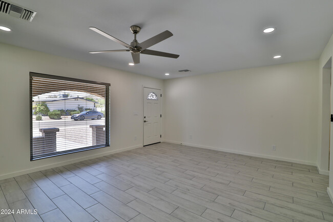 Building Photo - 2102 E Tierra Buena Ln