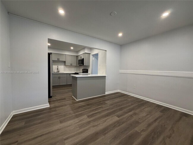 Foto del edificio - 8042 SW 89th St