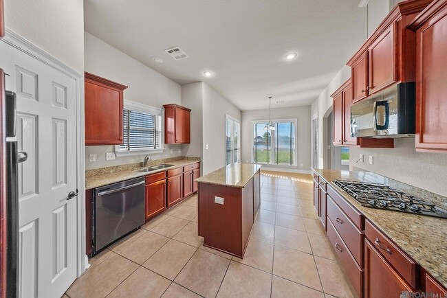 Building Photo - 6107 Waterford Ln