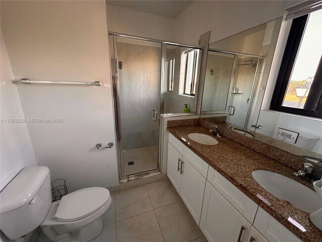 Foto del edificio - 13306 Tropical Ave