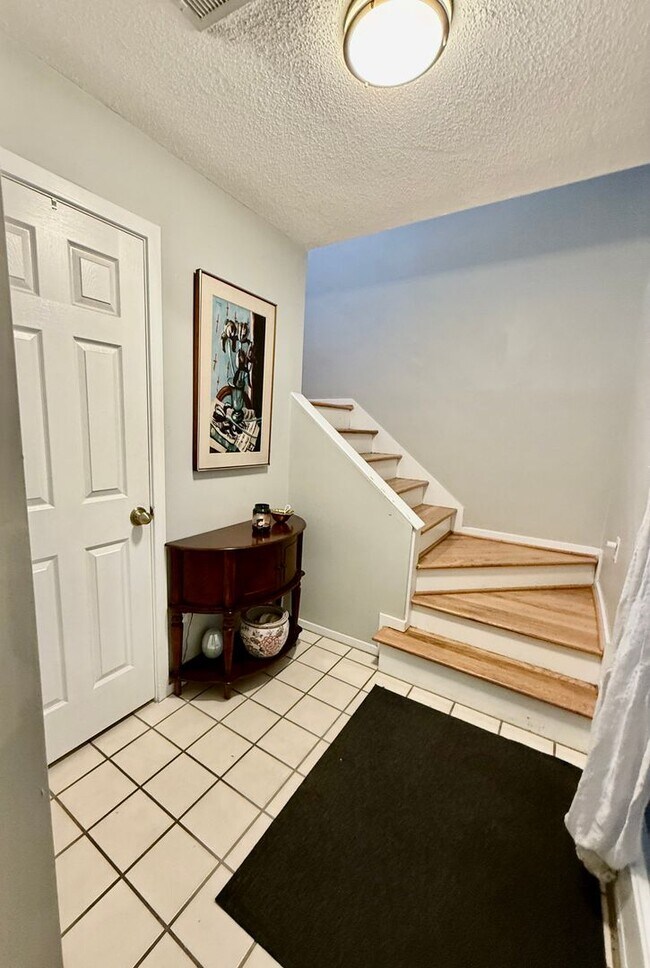 Building Photo - 2306 Bergen Ct