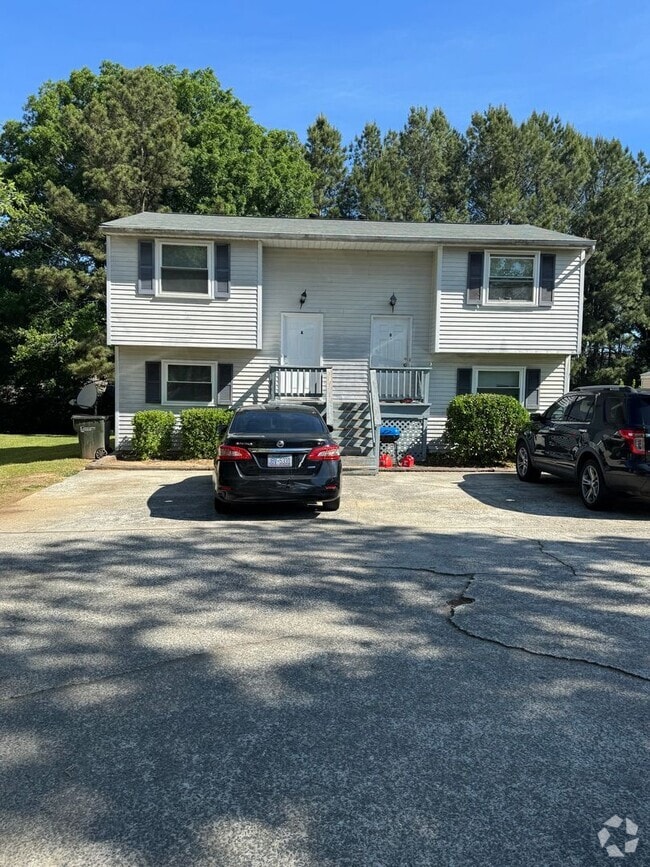 Building Photo - 2507 Camellia Dr