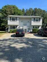 Building Photo - 2507 Camellia Dr