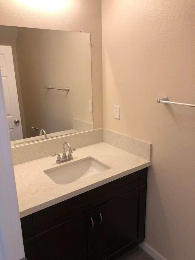 Building Photo - 120 Ballantyne st