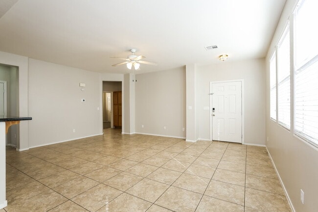 Foto del edificio - 5633 N Lookout Crest St