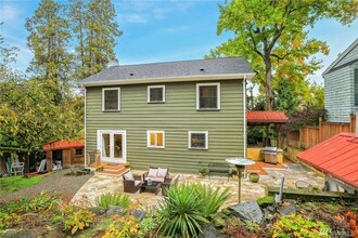 Building Photo - 1601 Interlaken Pl E