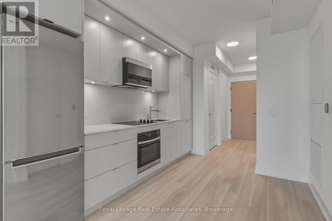 Photo du bâtiment - 60 Central Park Roadway