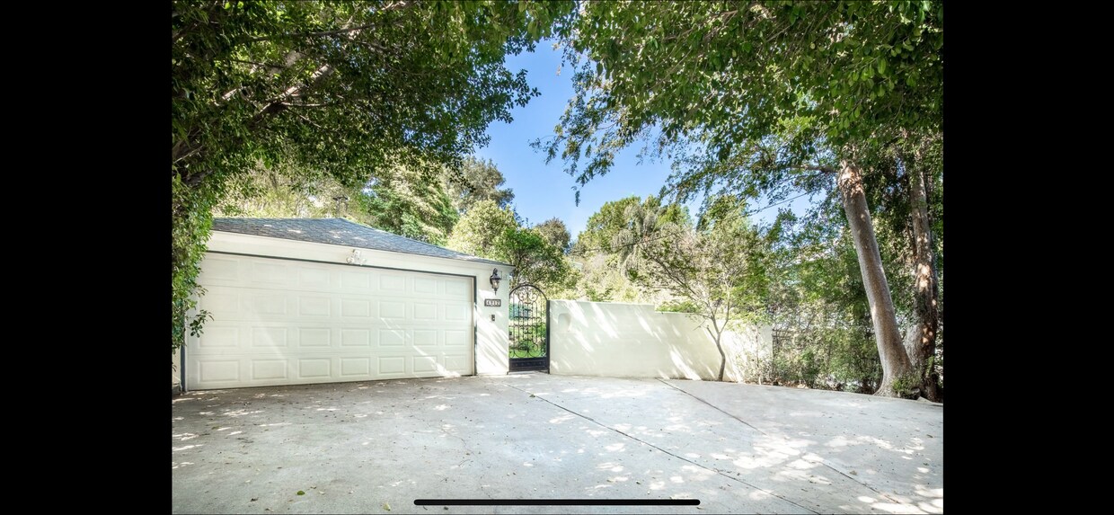 Driveway - 4217 Noble Ave