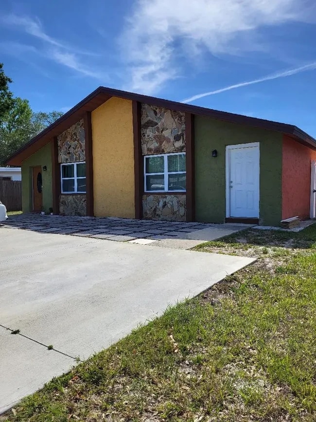 Building Photo - 11103 Harding Dr
