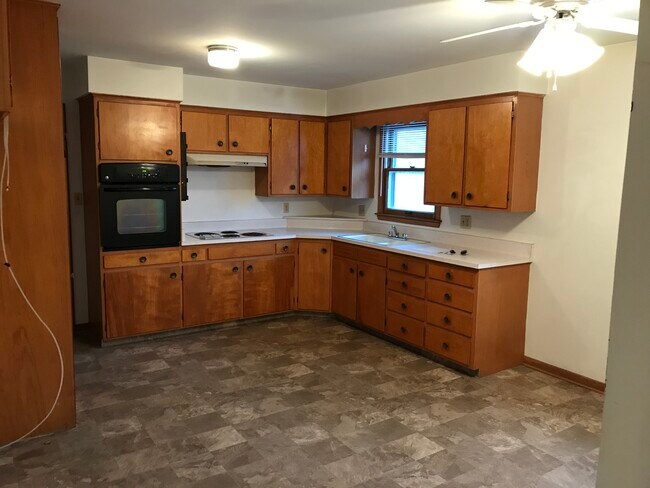 Building Photo - 1303 Austin Ln