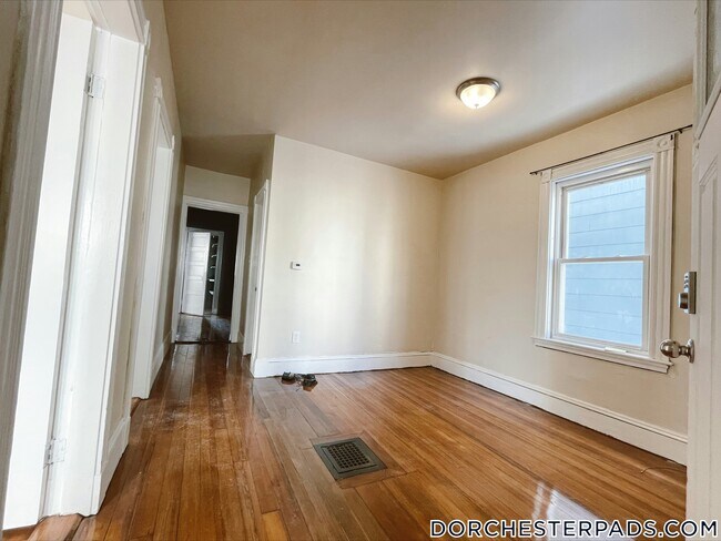 Building Photo - 6 Taft St