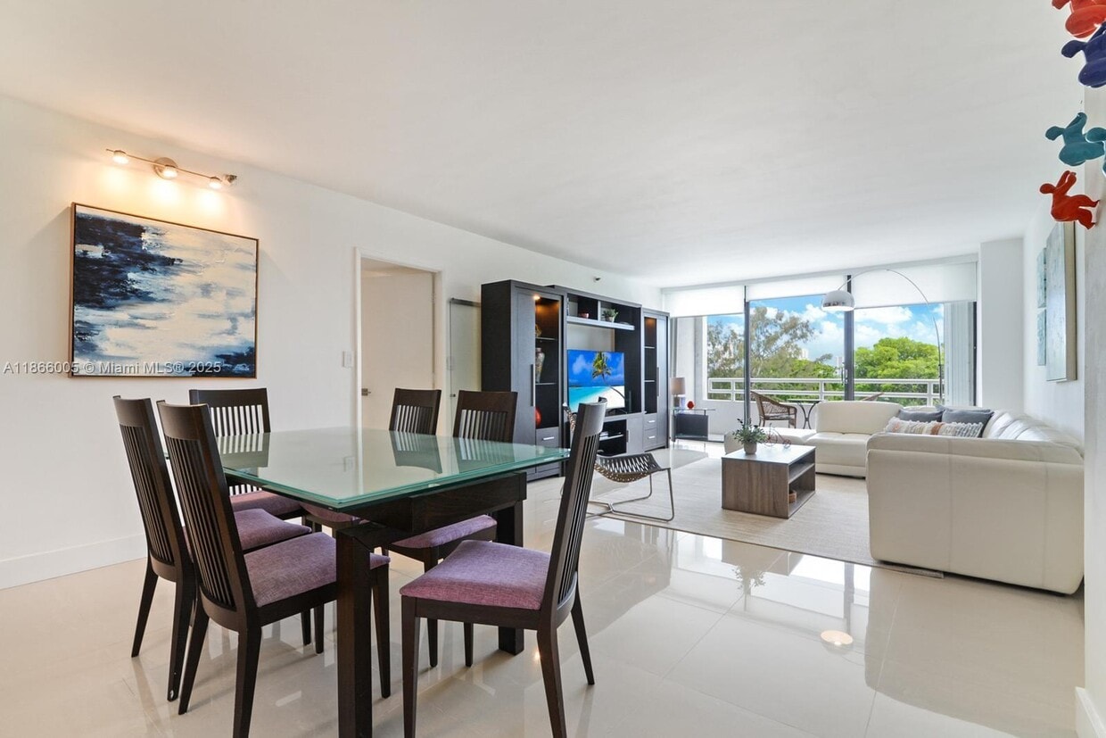 Foto principal - 20355 NE 34th Ct