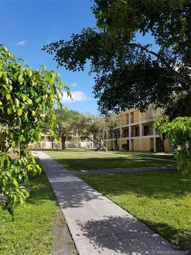 Foto del edificio - 9250 Fontainebleau Blvd