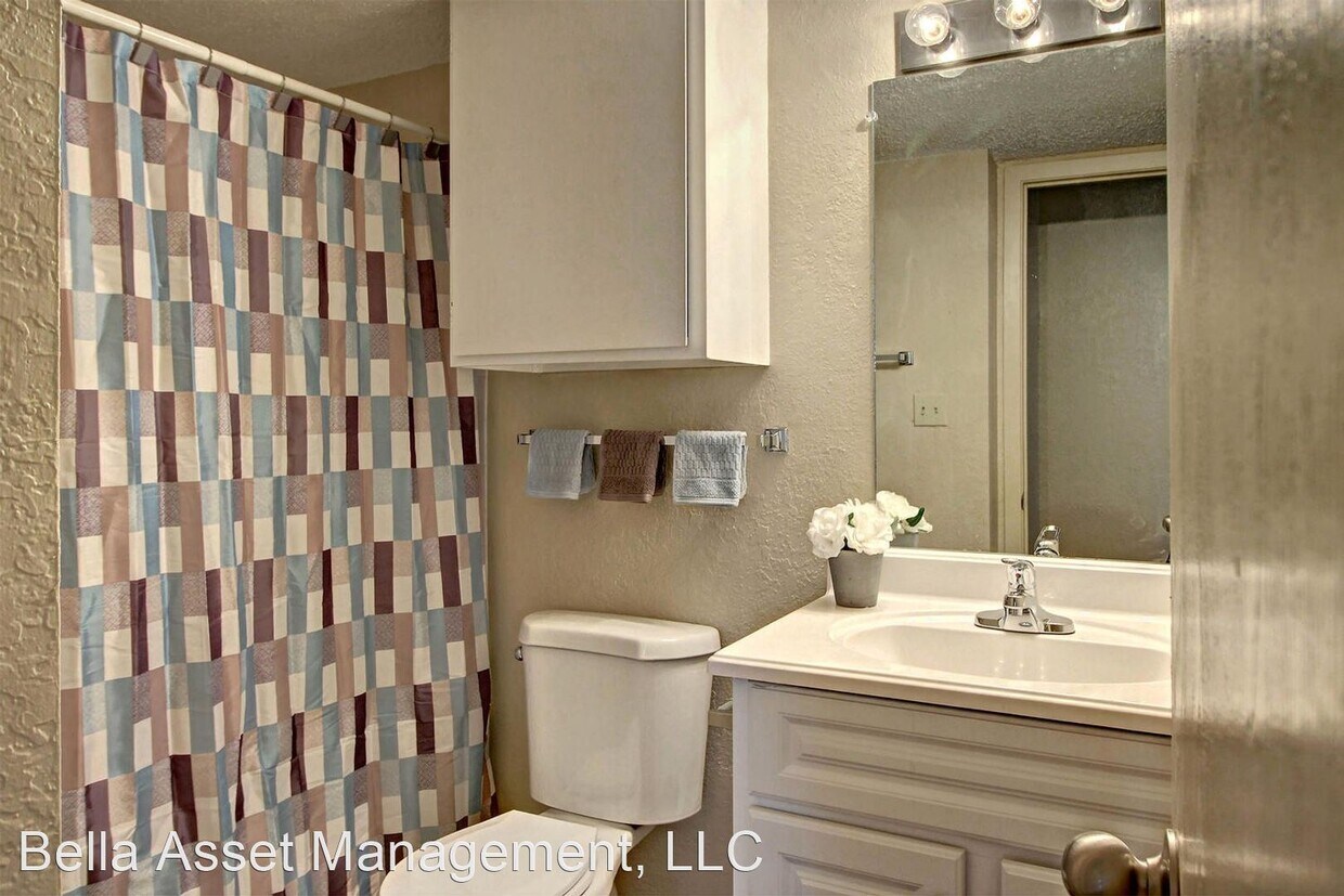 Primary Photo - 2 br, 2 bath Apartment - 12903 E. 35th Place